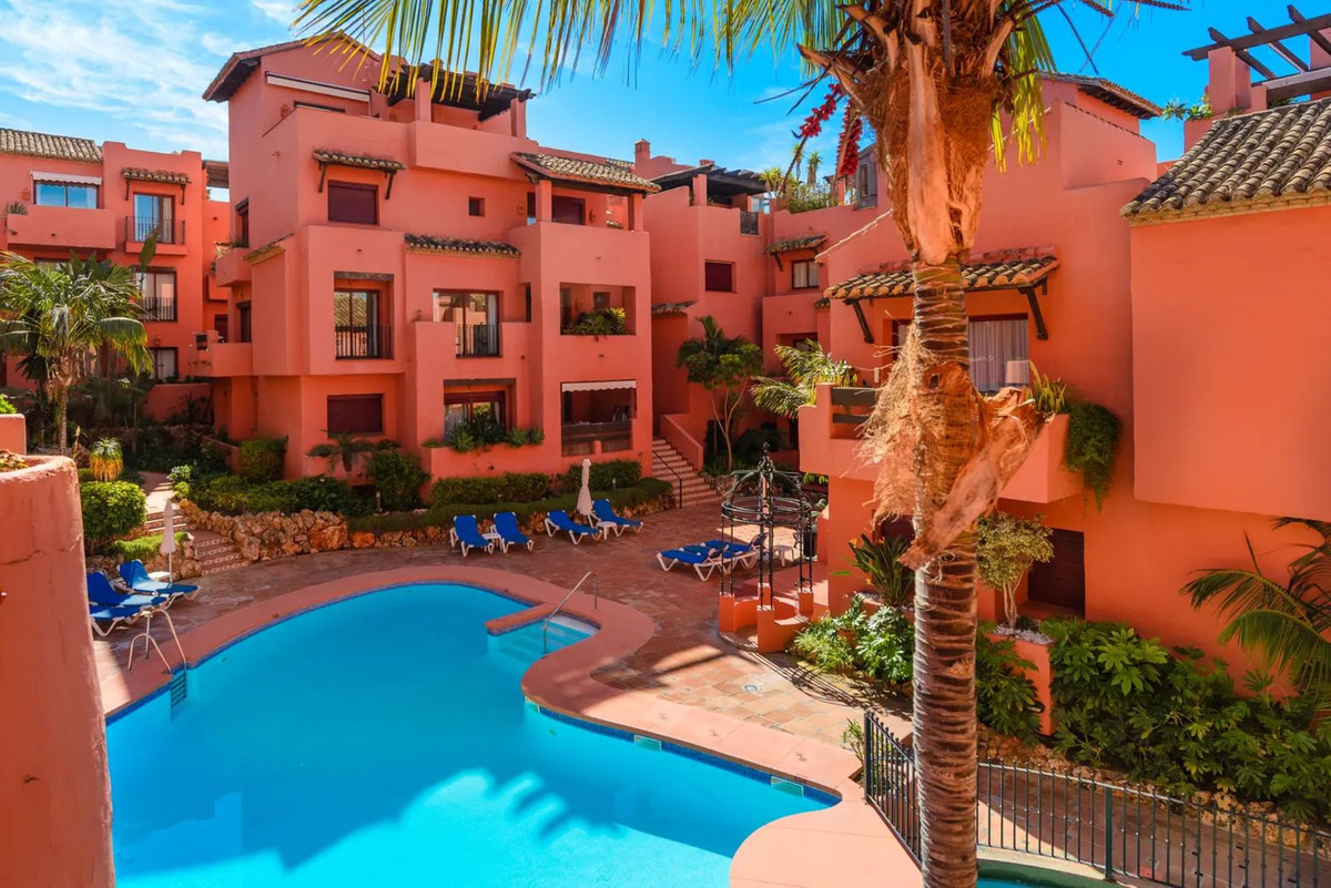 Se vende Apartamento Planta Media de 2 dormitorios en Costa Del Sol, Málaga, España