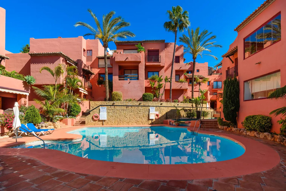 Se vende Apartamento Planta Media de 2 dormitorios en Costa Del Sol, Málaga, España