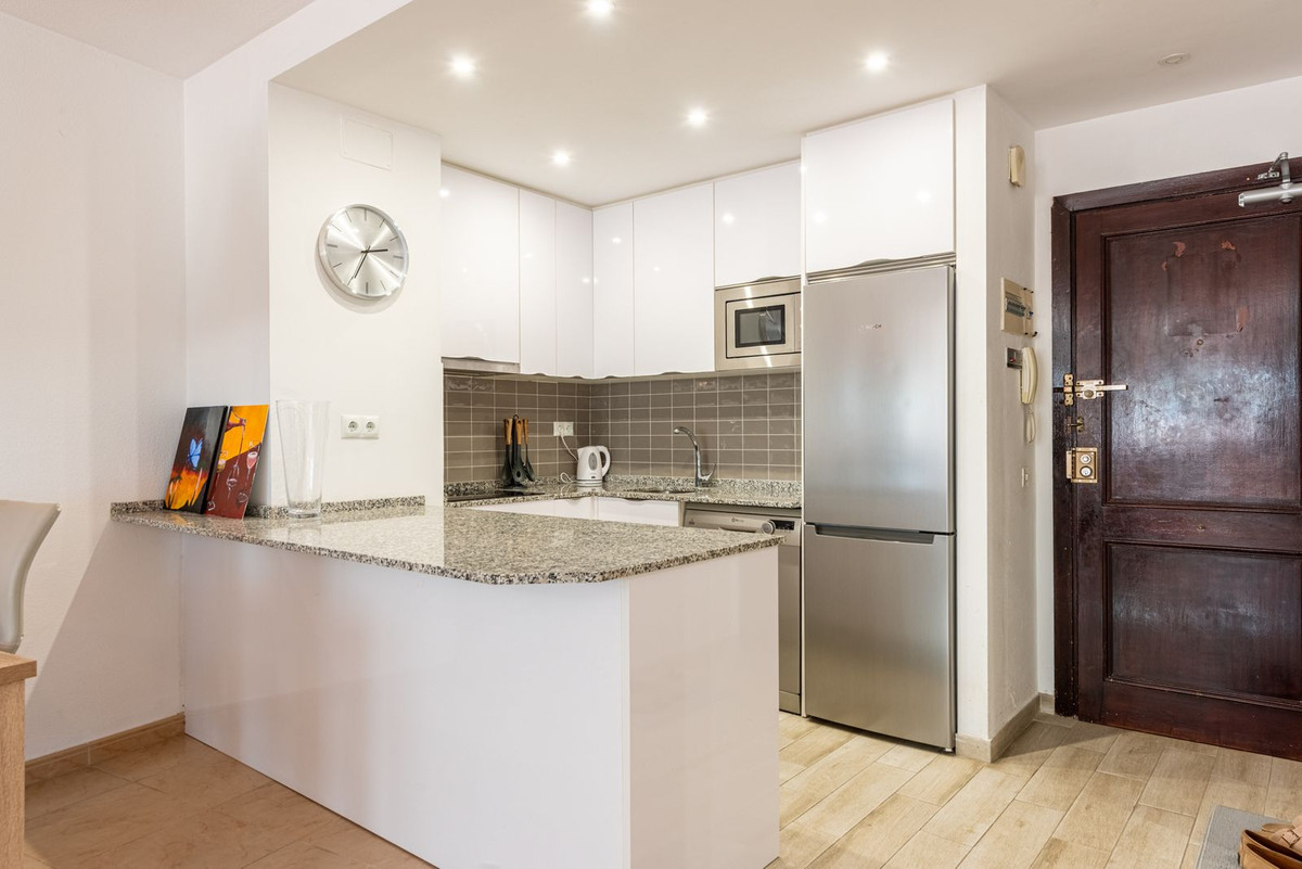 1 Bed Apartment for sale in Estepona Costa Del Sol, Málaga, Spain