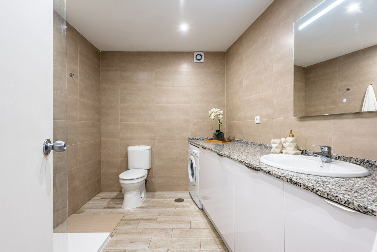 1 Bed Apartment for sale in Estepona Costa Del Sol, Málaga, Spain