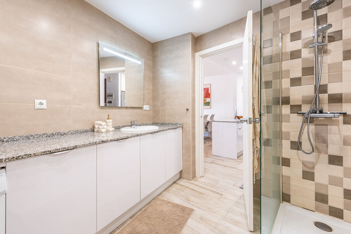1 Bed Apartment for sale in Estepona Costa Del Sol, Málaga, Spain