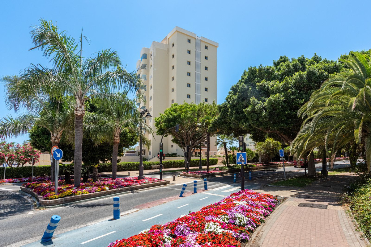 1 Bed Apartment for sale in Estepona Costa Del Sol, Málaga, Spain