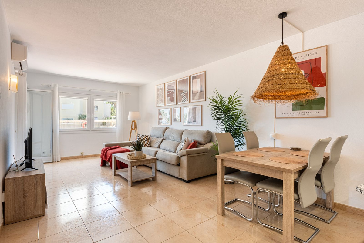 1 Bed Apartment for sale in Estepona Costa Del Sol, Málaga, Spain