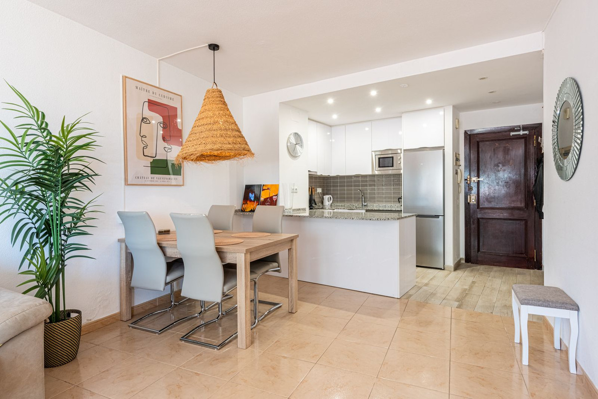 1 Bed Apartment for sale in Estepona Costa Del Sol, Málaga, Spain