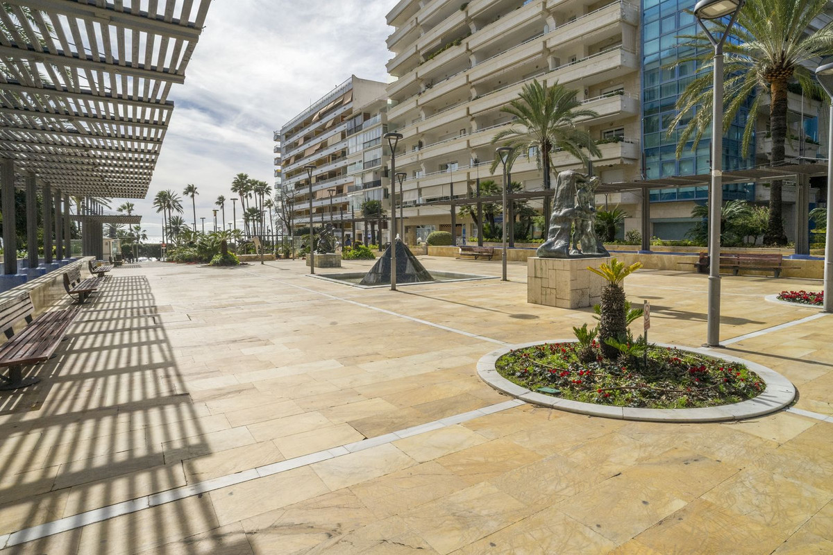 2 Bed Apartment for sale in Marbella Costa Del Sol, Málaga, Spain