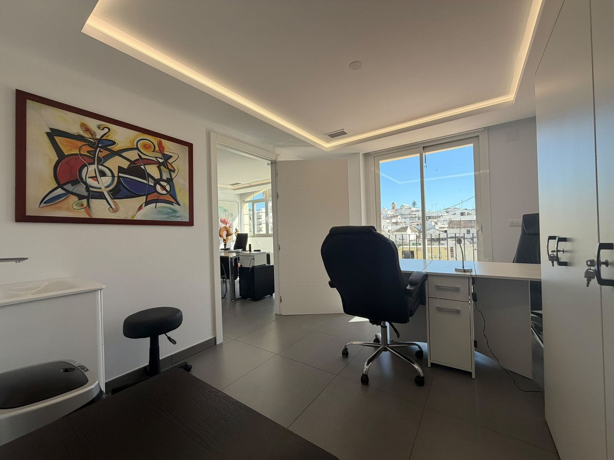 4 Bed Commercial unit for sale in Estepona Costa Del Sol, Málaga, Spain