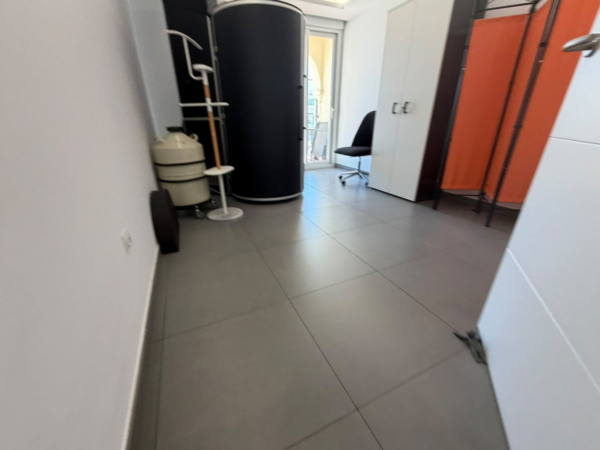 4 Bed Commercial unit for sale in Estepona Costa Del Sol, Málaga, Spain