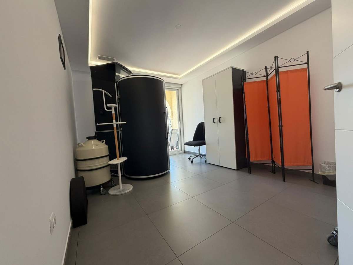4 Bed Commercial unit for sale in Estepona Costa Del Sol, Málaga, Spain