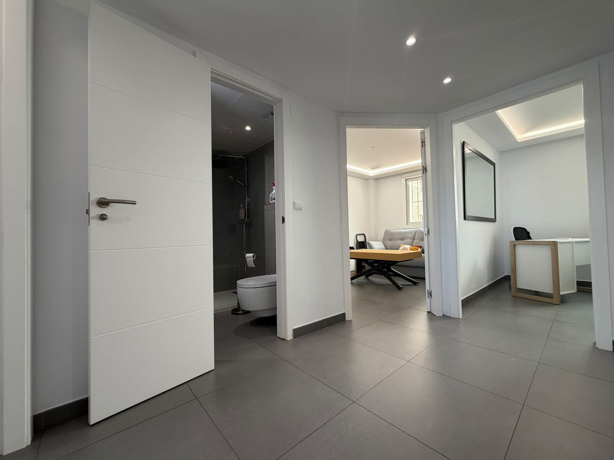 4 Bed Commercial unit for sale in Estepona Costa Del Sol, Málaga, Spain