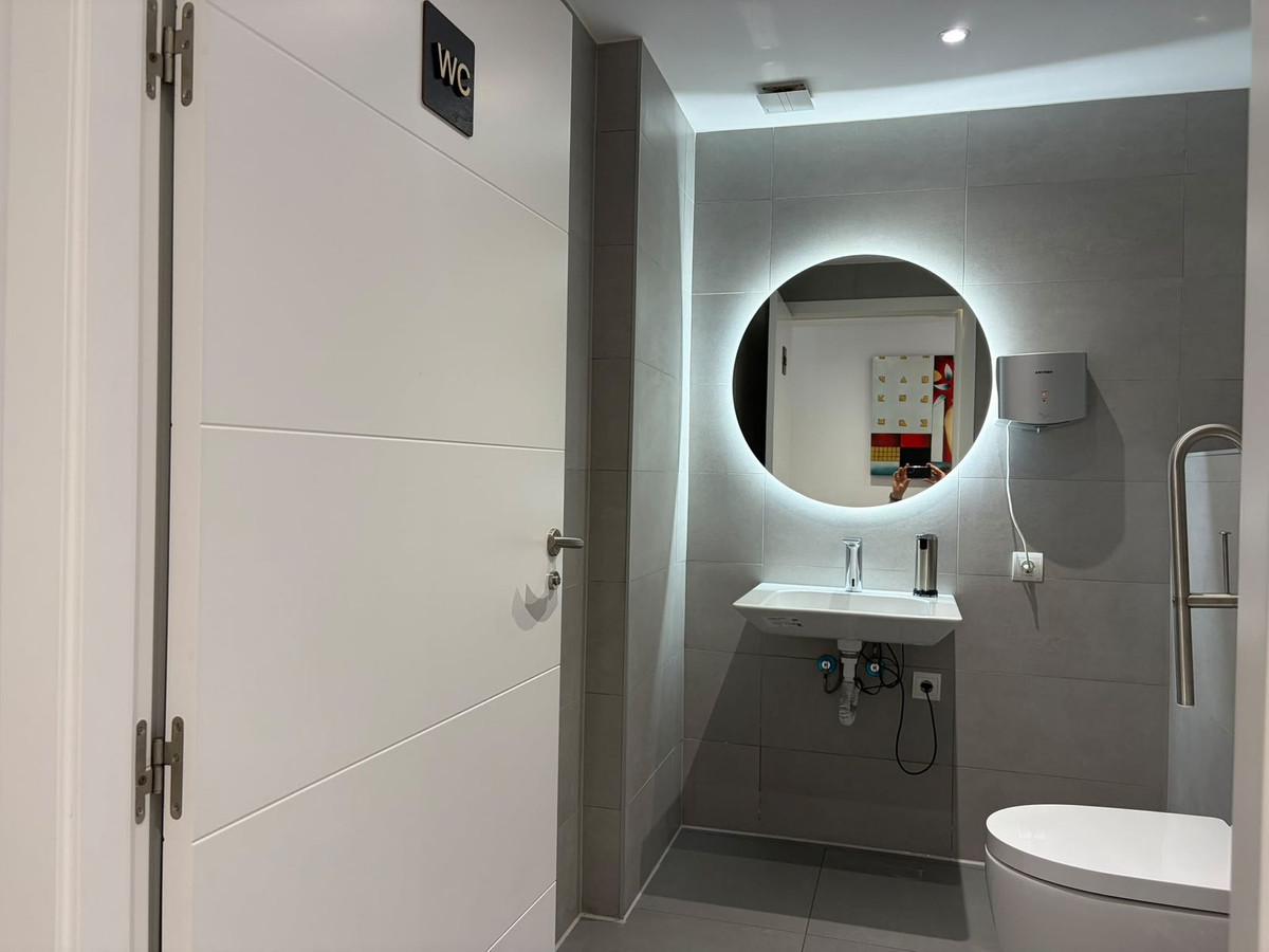 4 Bed Commercial unit for sale in Estepona Costa Del Sol, Málaga, Spain
