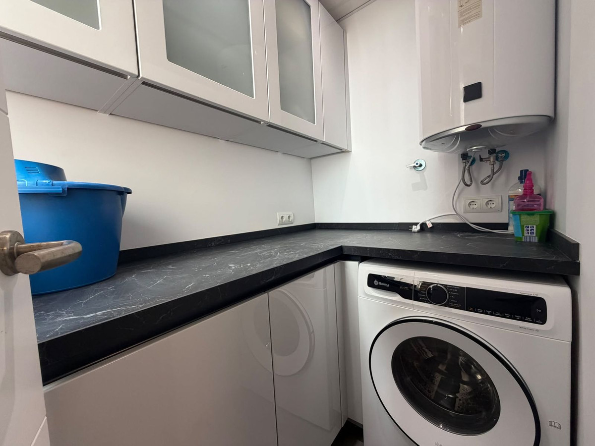 4 Bed Commercial unit for sale in Estepona Costa Del Sol, Málaga, Spain