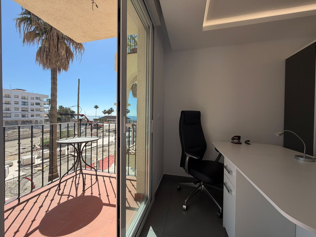 4 Bed Commercial unit for sale in Estepona Costa Del Sol, Málaga, Spain