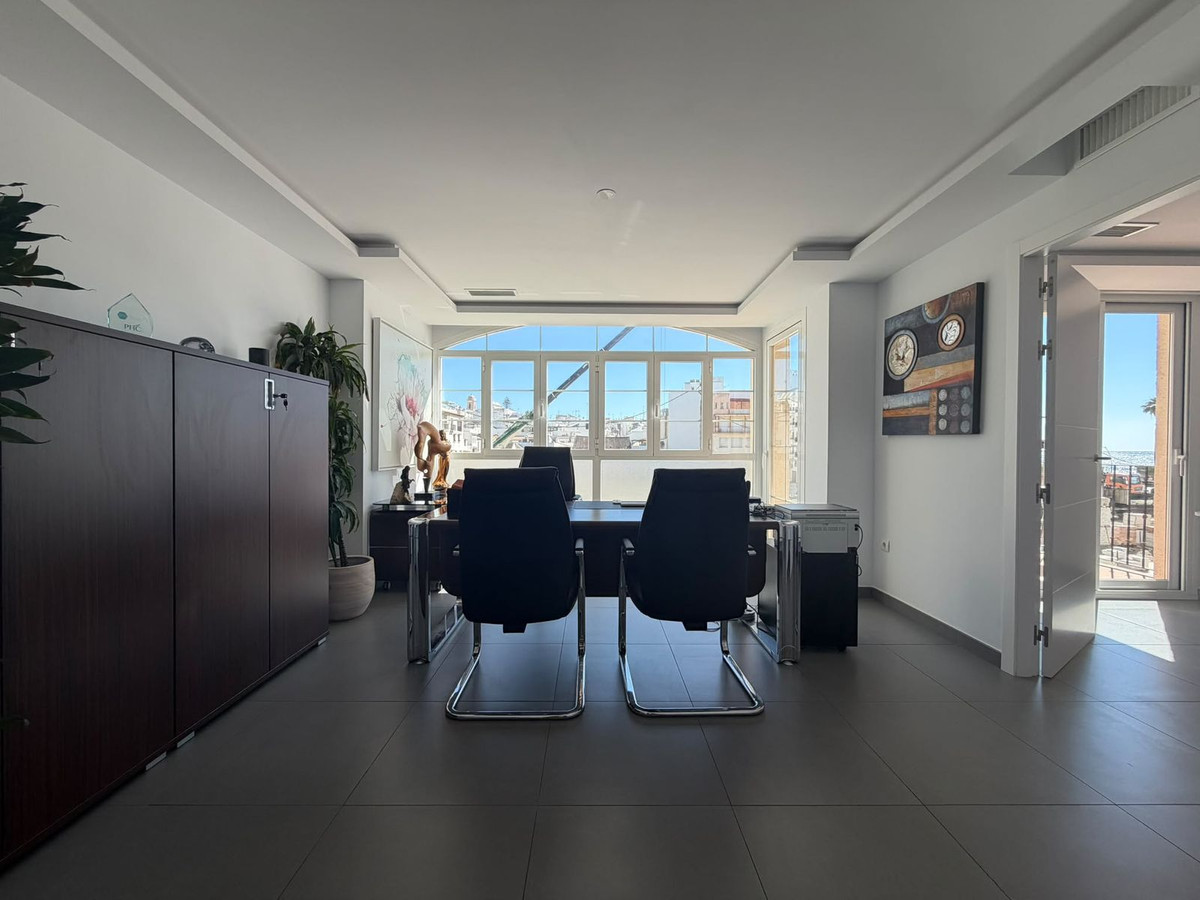 4 Bed Commercial unit for sale in Estepona Costa Del Sol, Málaga, Spain