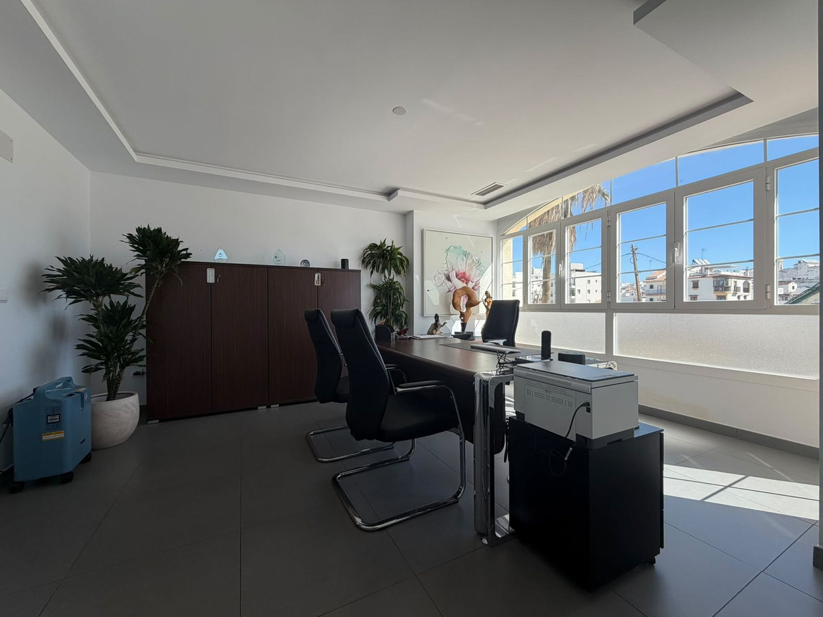 4 Bed Commercial unit for sale in Estepona Costa Del Sol, Málaga, Spain