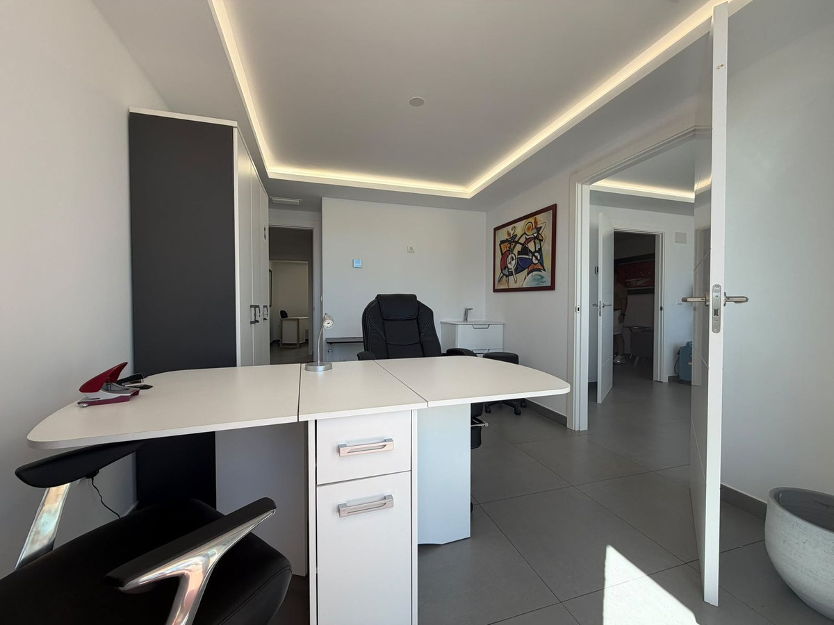 4 Bed Commercial unit for sale in Estepona Costa Del Sol, Málaga, Spain