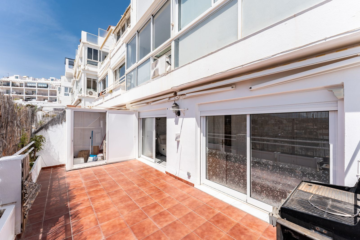 Se vende Apartamento Planta Media de 2 dormitorios en Costa Del Sol, Málaga, España