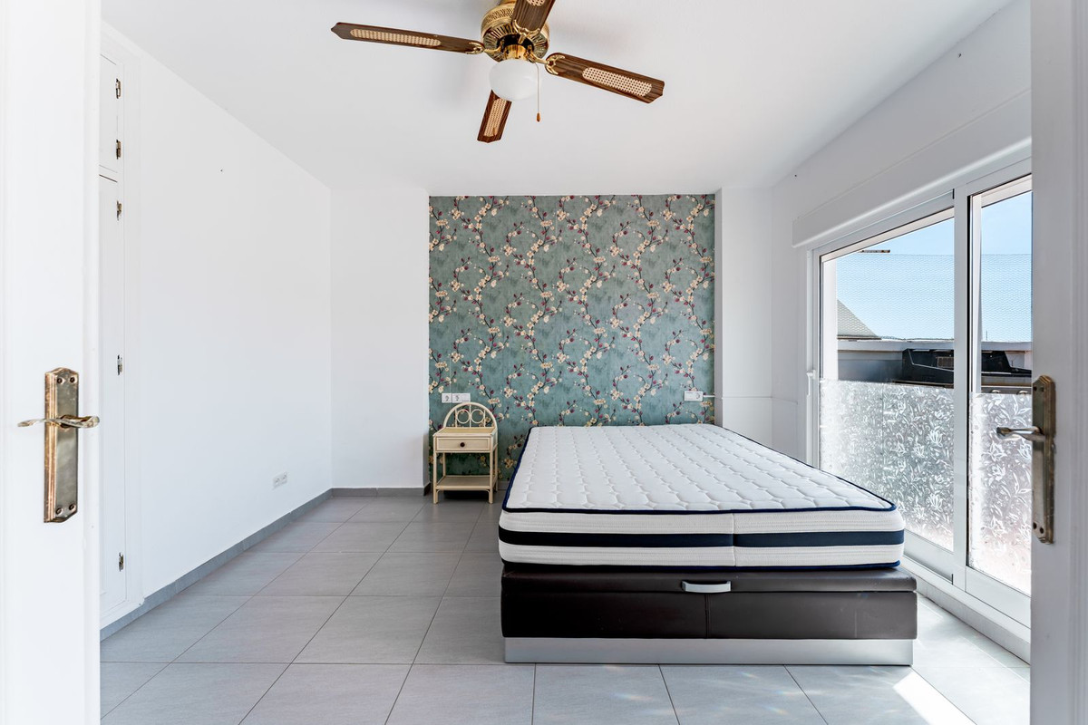 Se vende Apartamento Planta Media de 2 dormitorios en Costa Del Sol, Málaga, España