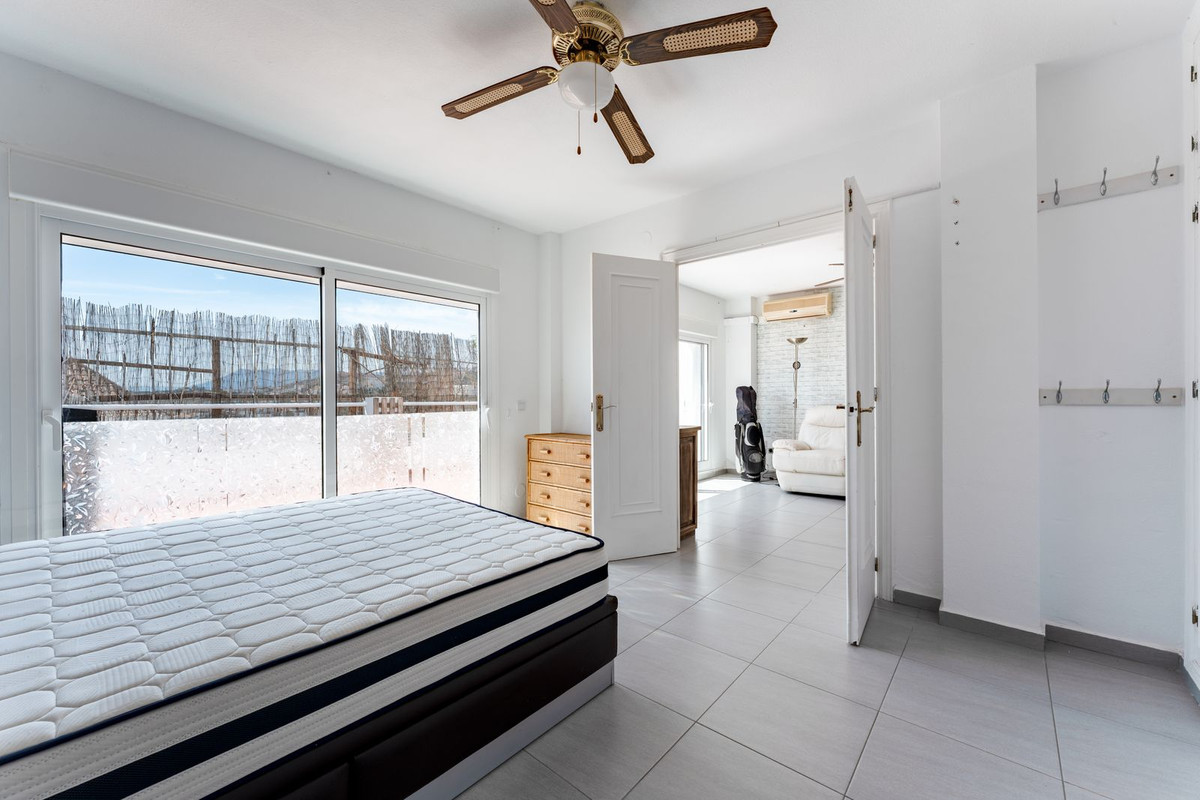 Se vende Apartamento Planta Media de 2 dormitorios en Costa Del Sol, Málaga, España