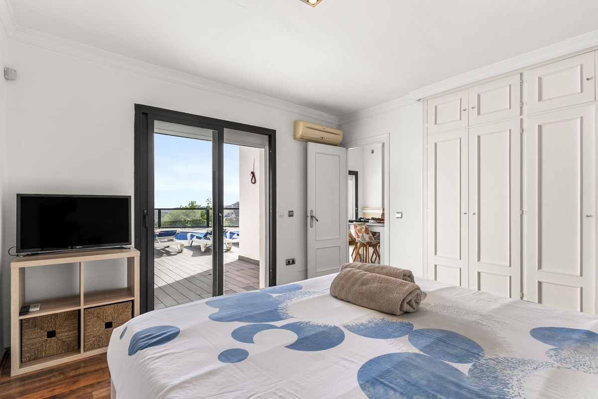 4 Bed Townhouse for sale in Istán Costa Del Sol, Málaga, Spain