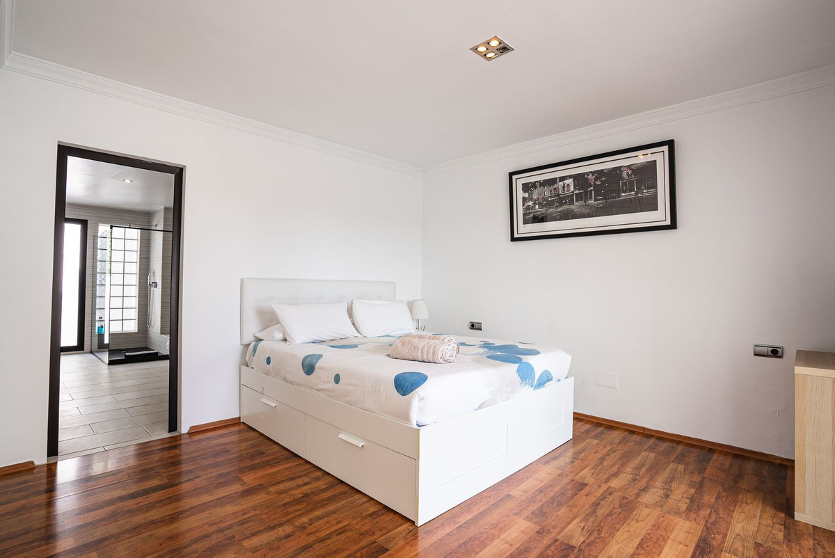 4 Bed Townhouse for sale in Istán Costa Del Sol, Málaga, Spain