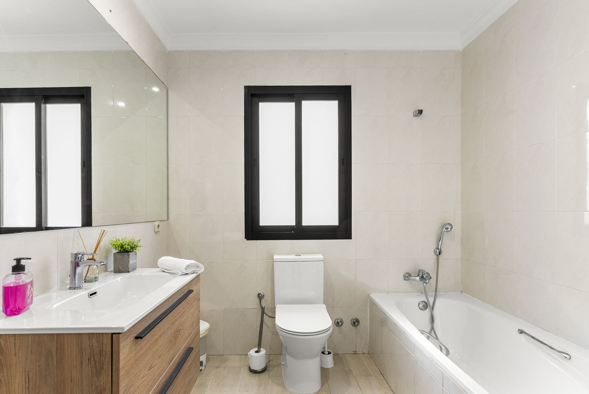 4 Bed Townhouse for sale in Istán Costa Del Sol, Málaga, Spain