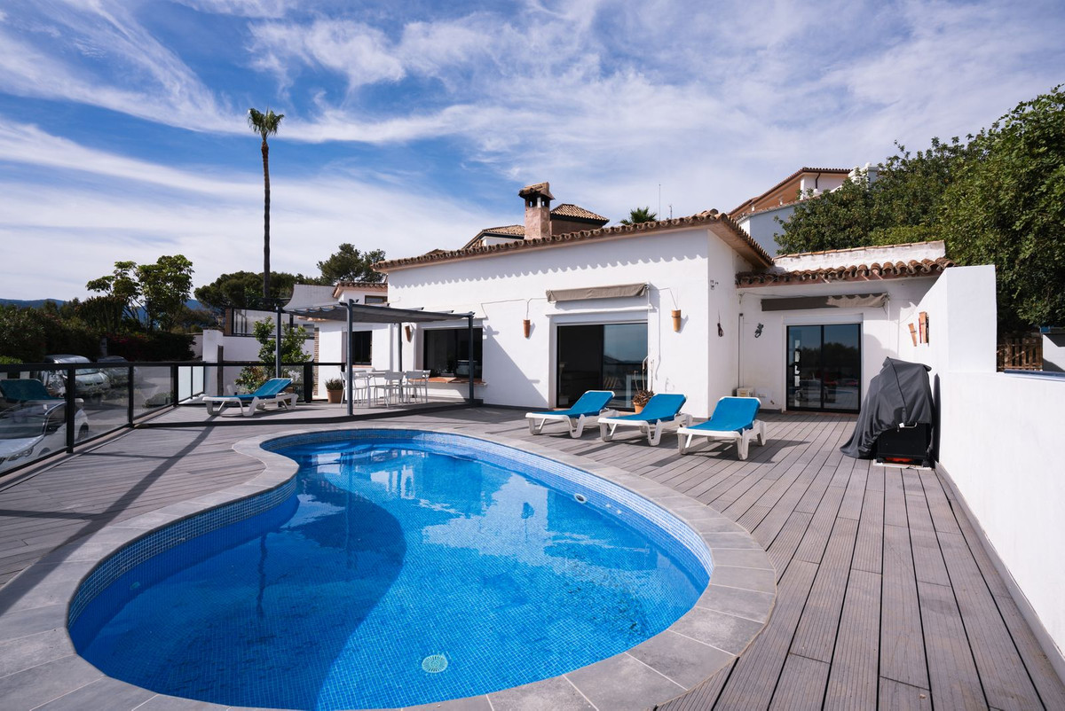 4 Bed Townhouse for sale in Istán Costa Del Sol, Málaga, Spain