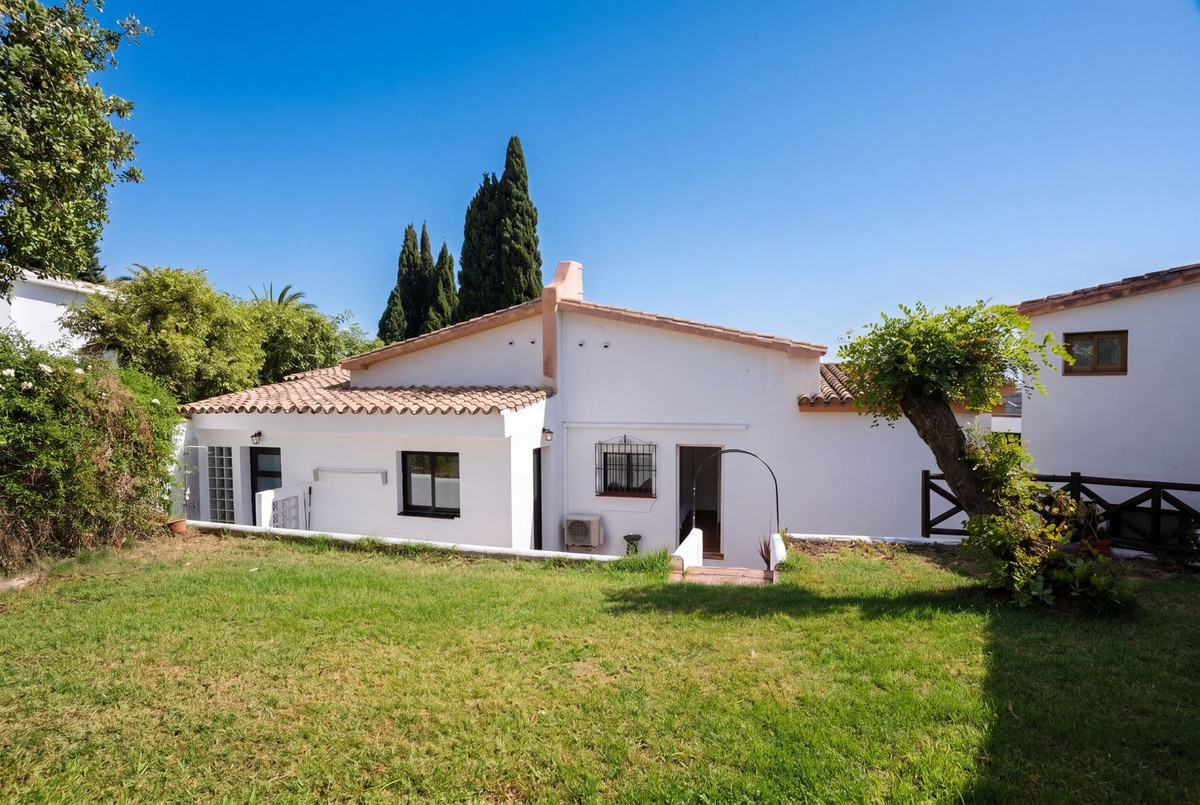 4 Bed Townhouse for sale in Istán Costa Del Sol, Málaga, Spain