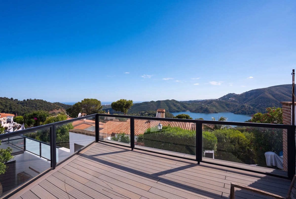 4 Bed Townhouse for sale in Istán Costa Del Sol, Málaga, Spain