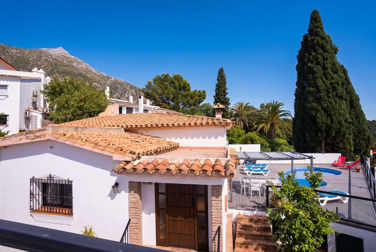 4 Bed Townhouse for sale in Istán Costa Del Sol, Málaga, Spain