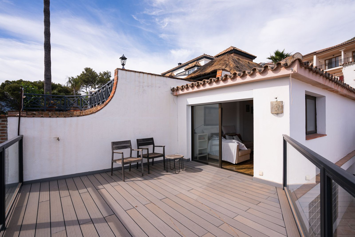 4 Bed Townhouse for sale in Istán Costa Del Sol, Málaga, Spain