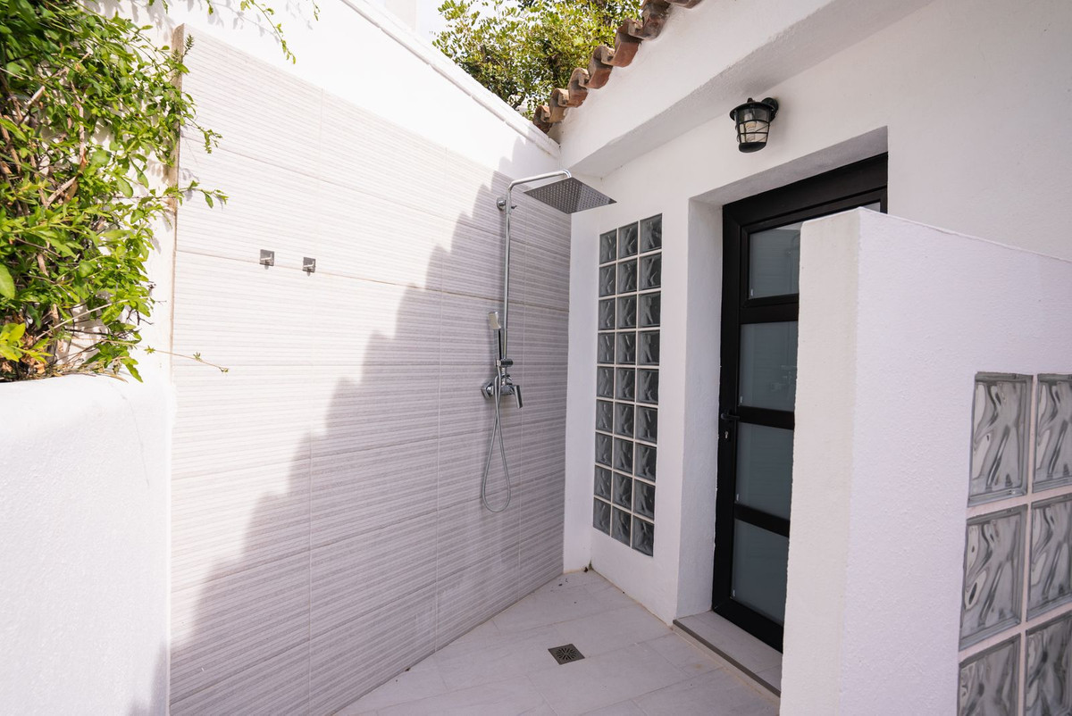 4 Bed Townhouse for sale in Istán Costa Del Sol, Málaga, Spain