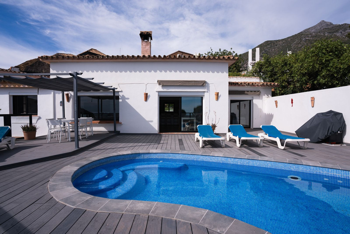 4 Bed Townhouse for sale in Istán Costa Del Sol, Málaga, Spain