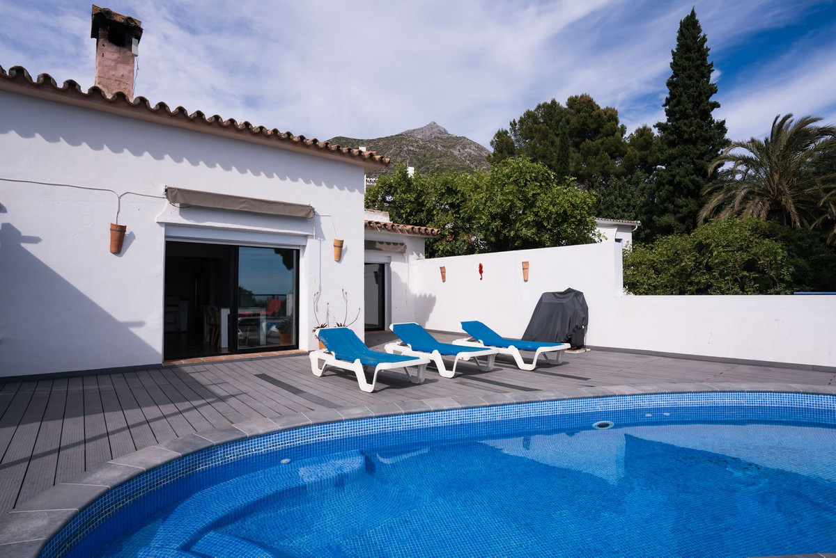 4 Bed Townhouse for sale in Istán Costa Del Sol, Málaga, Spain