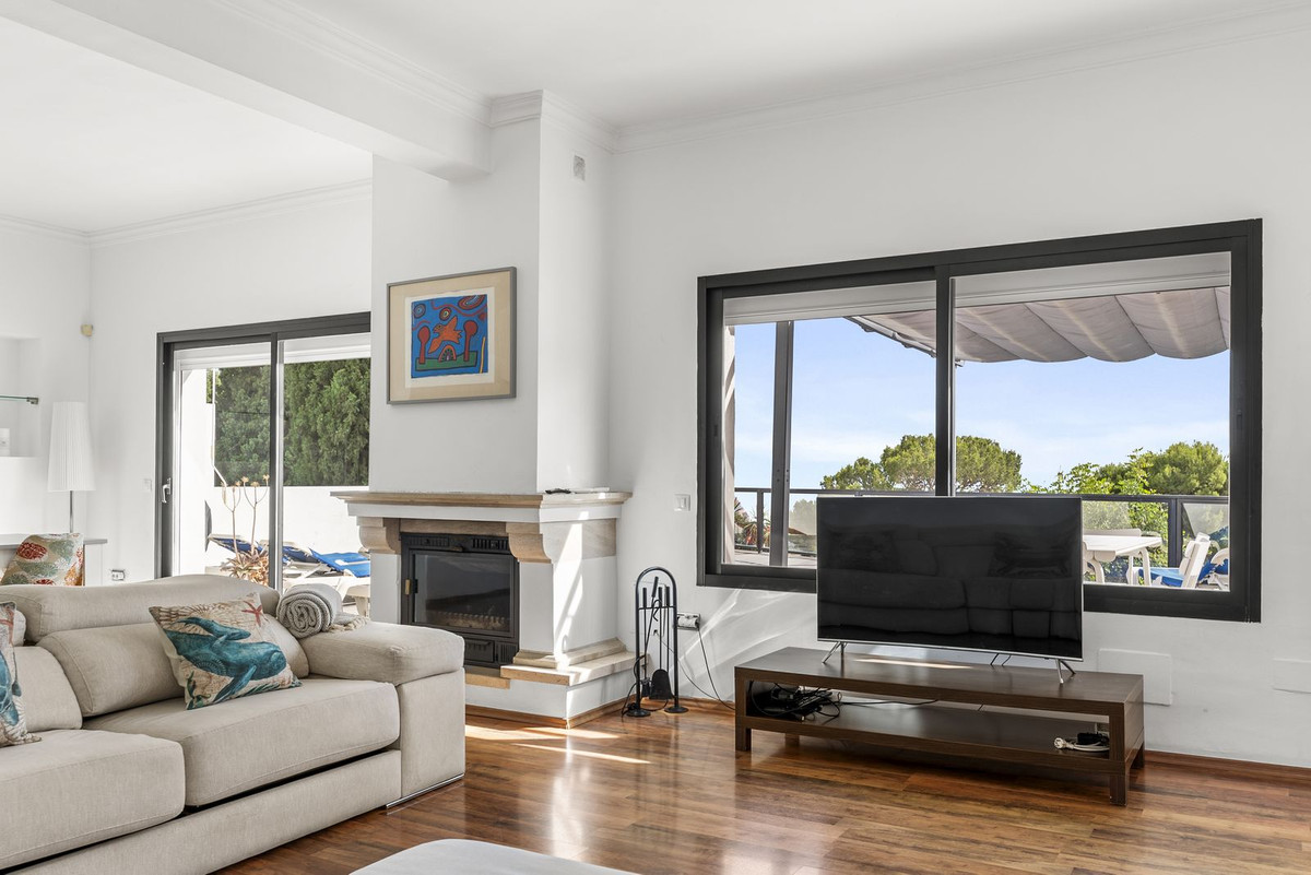 4 Bed Townhouse for sale in Istán Costa Del Sol, Málaga, Spain