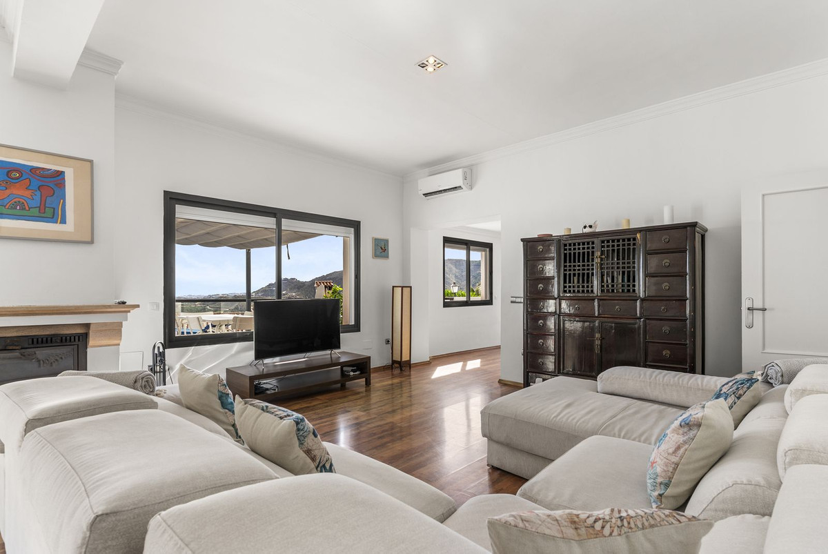 4 Bed Townhouse for sale in Istán Costa Del Sol, Málaga, Spain