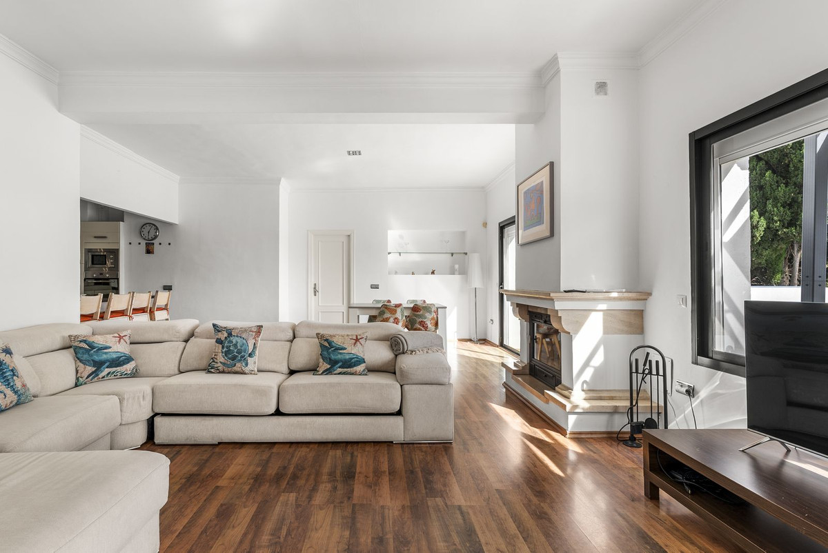4 Bed Townhouse for sale in Istán Costa Del Sol, Málaga, Spain