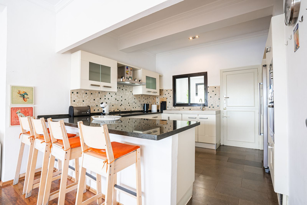 4 Bed Townhouse for sale in Istán Costa Del Sol, Málaga, Spain