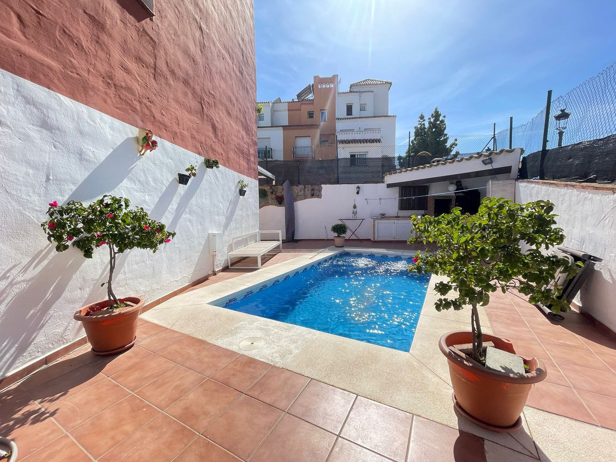 3 Bed Townhouse for sale in Estepona Costa Del Sol, Málaga, Spain