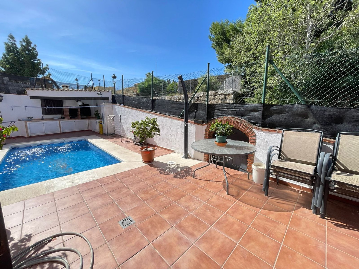 3 Bed Townhouse for sale in Estepona Costa Del Sol, Málaga, Spain