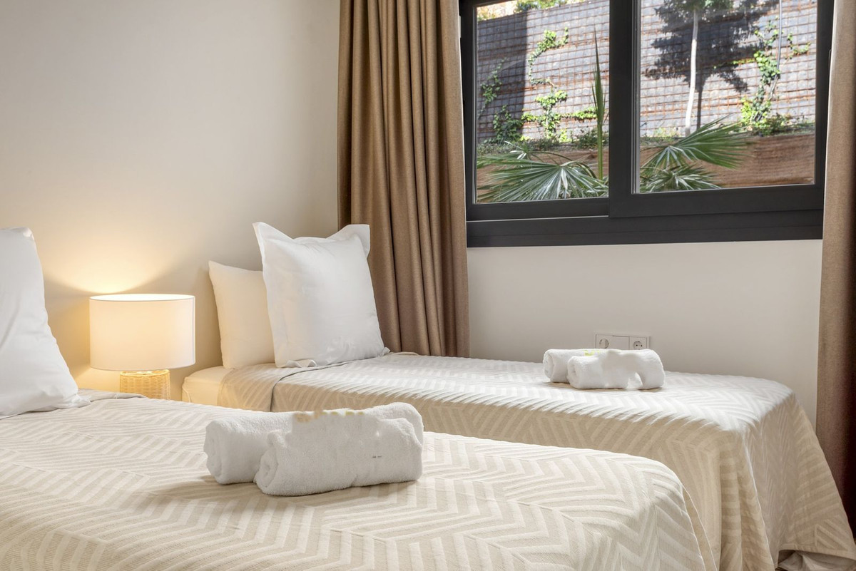 Se vende Apartamento Planta Baja de 2 dormitorios en Costa Del Sol, Málaga, España