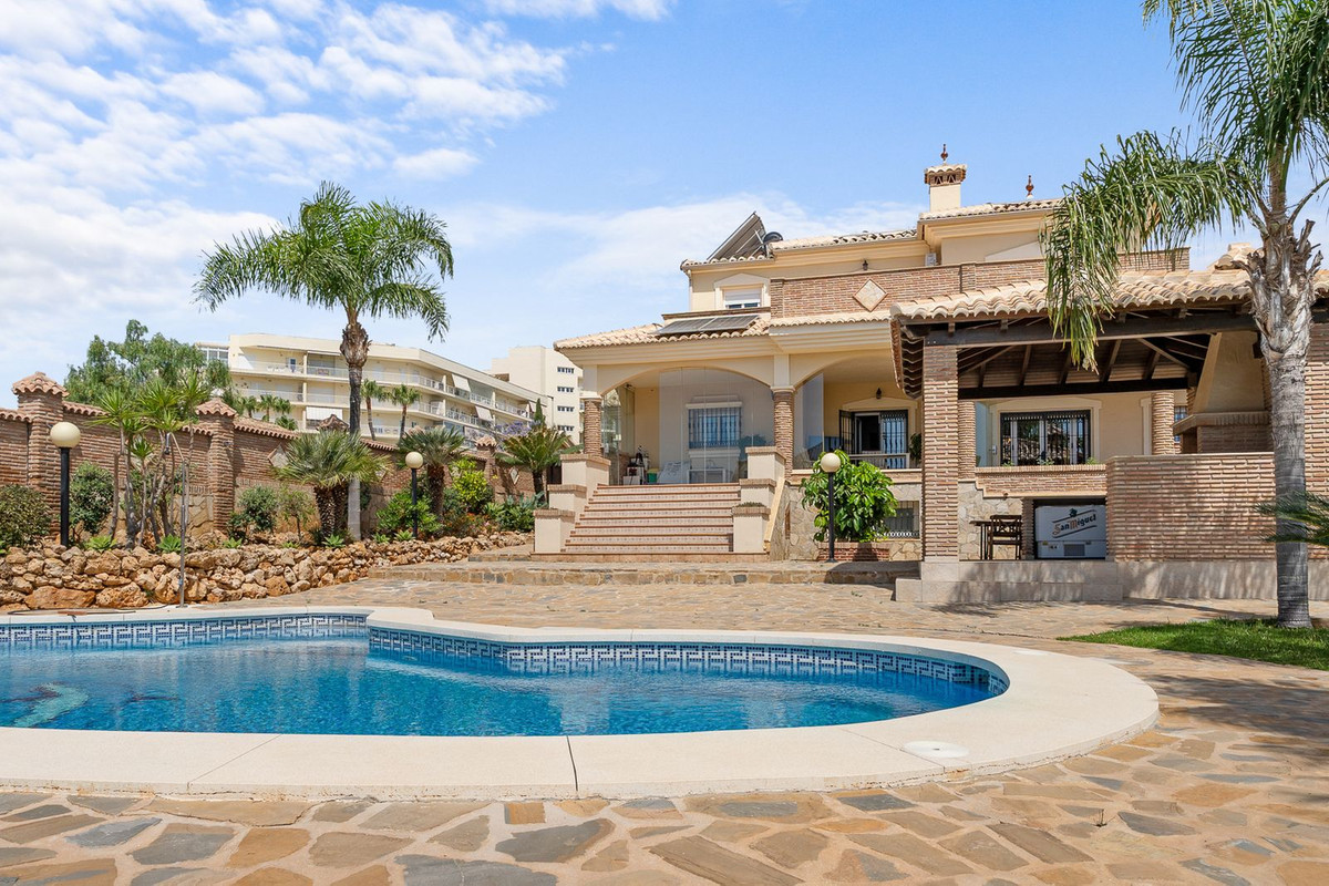 5 Bed Townhouse for sale in Torrequebrada Costa Del Sol, Málaga, Spain