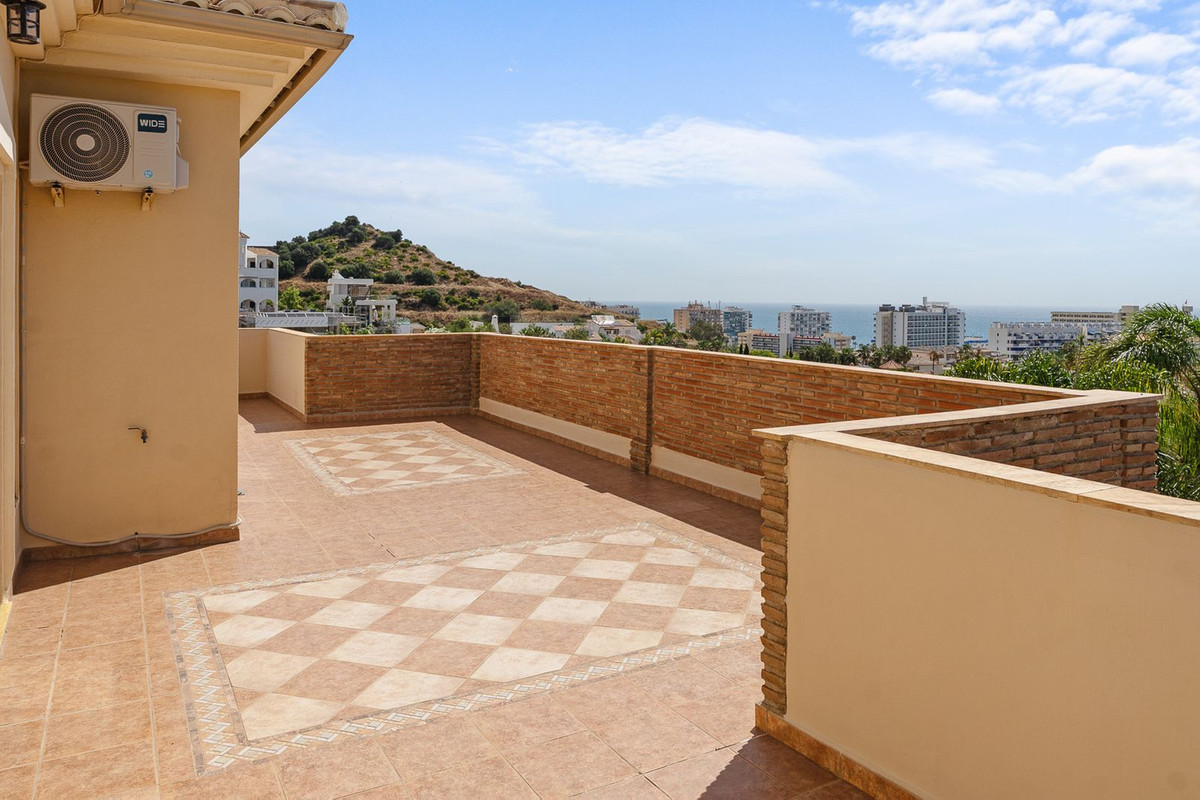 5 Bed Townhouse for sale in Torrequebrada Costa Del Sol, Málaga, Spain