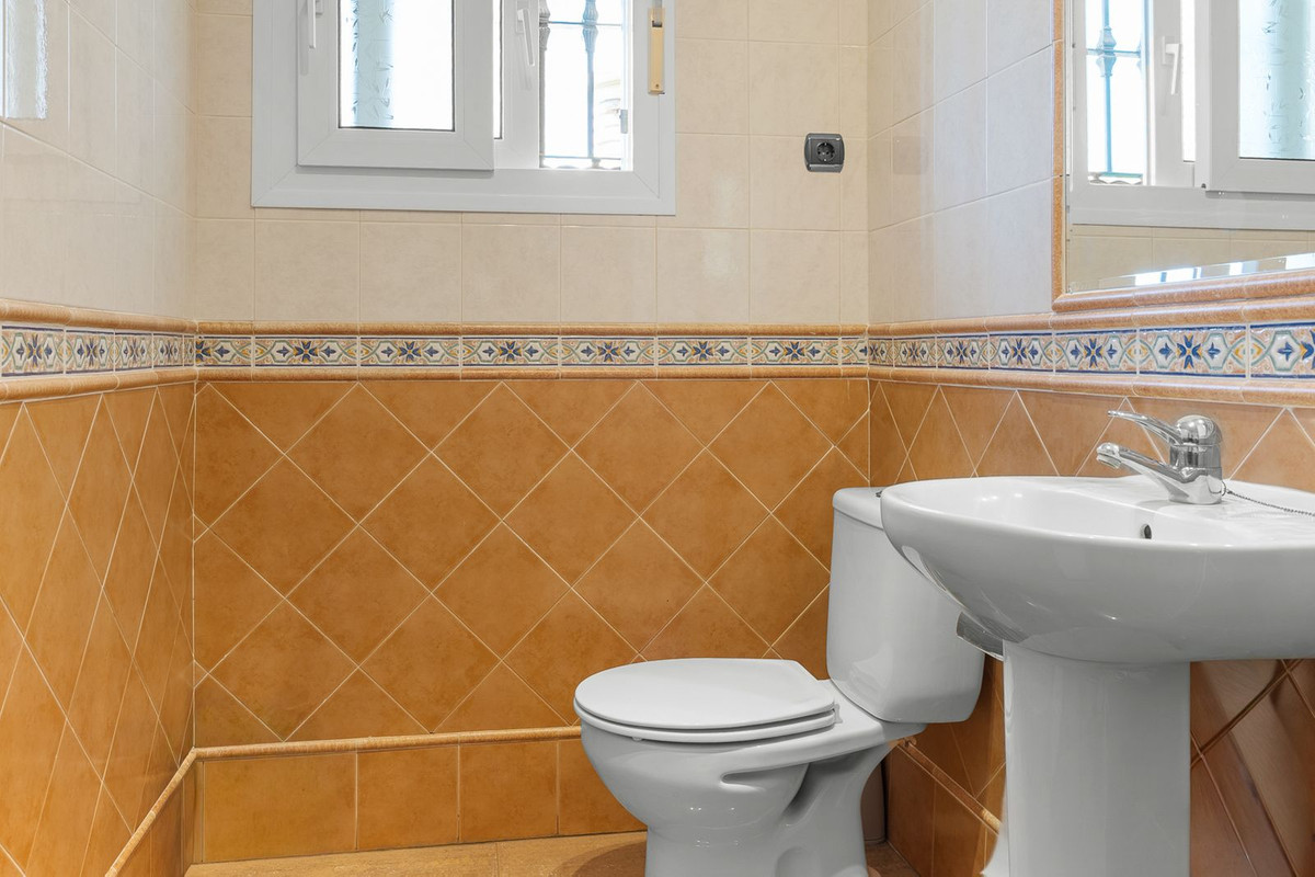 5 Bed Townhouse for sale in Torrequebrada Costa Del Sol, Málaga, Spain