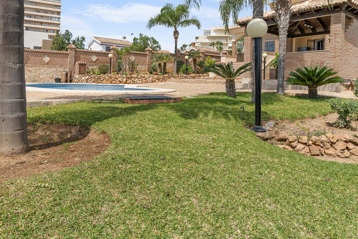 5 Bed Townhouse for sale in Torrequebrada Costa Del Sol, Málaga, Spain