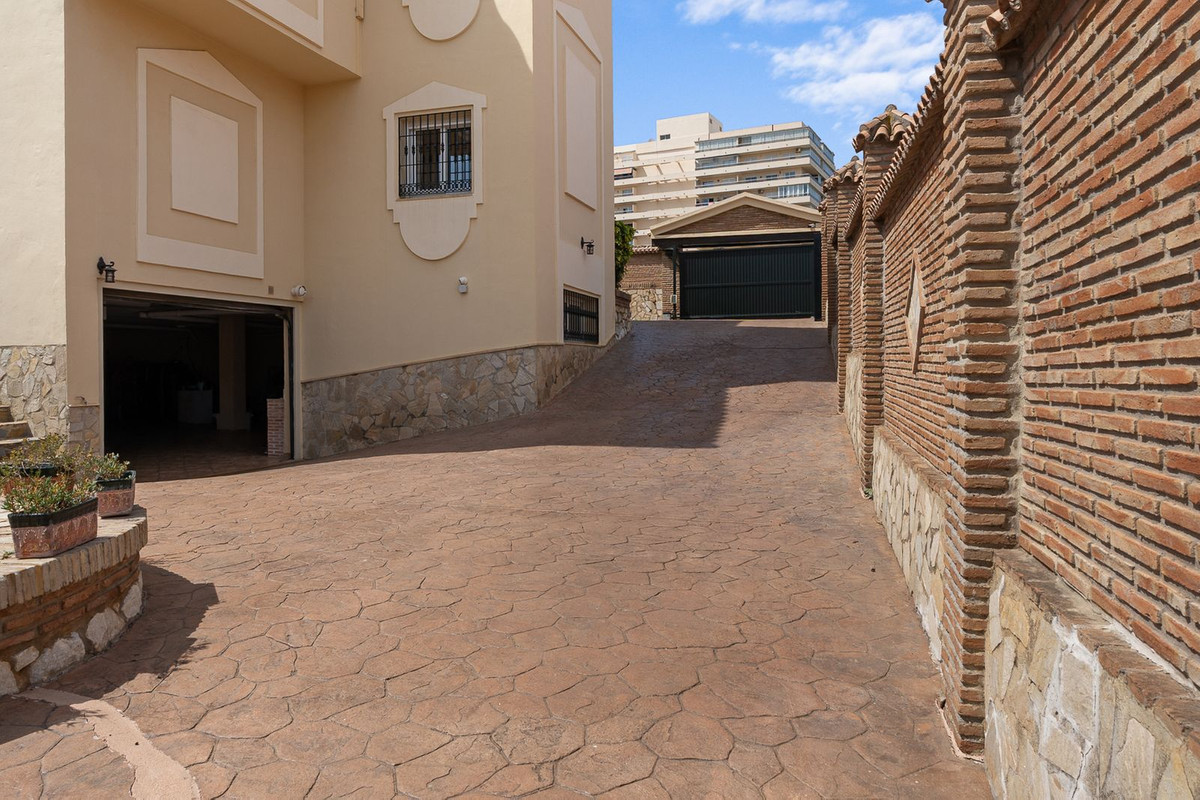 5 Bed Townhouse for sale in Torrequebrada Costa Del Sol, Málaga, Spain
