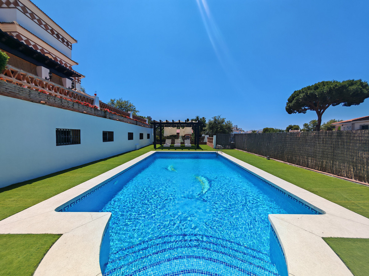 4 Bed Townhouse for sale in Elviria Costa Del Sol, Málaga, Spain