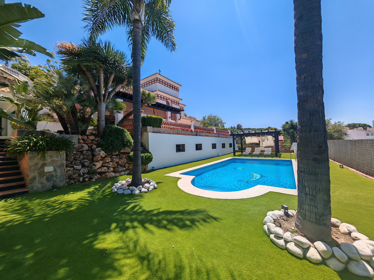 4 Bed Townhouse for sale in Elviria Costa Del Sol, Málaga, Spain