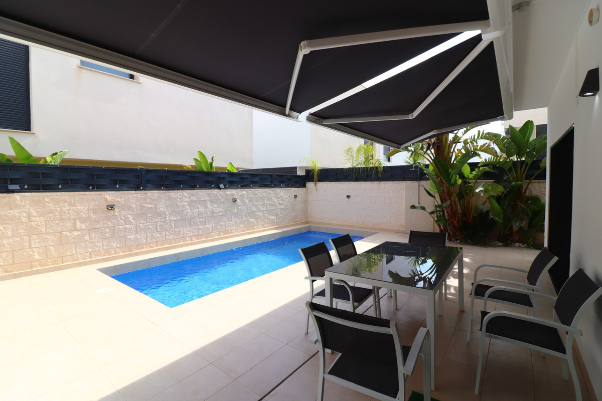 Se vende Pareada de 3 dormitorios en Costa Blanca, Alicante, España