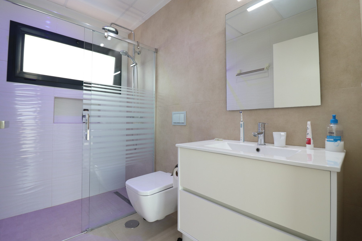 Se vende Pareada de 3 dormitorios en Costa Blanca, Alicante, España
