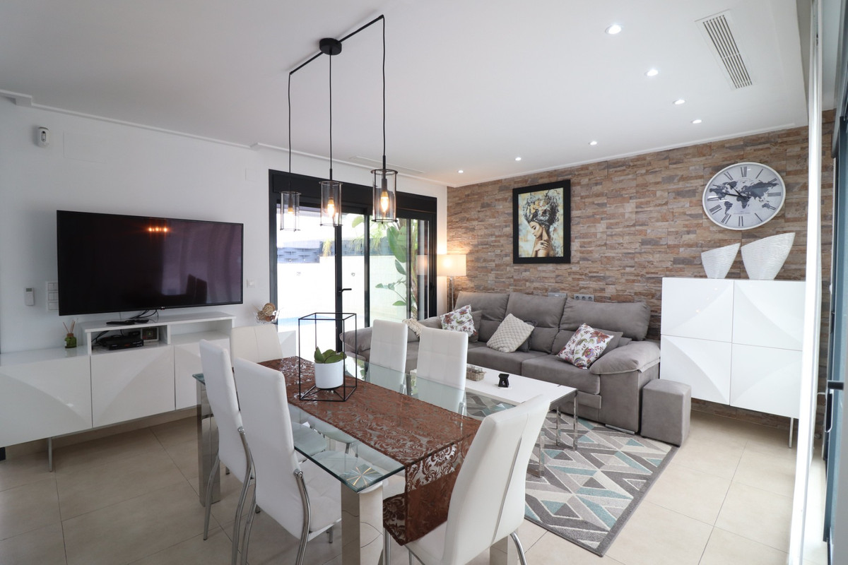 Se vende Pareada de 3 dormitorios en Costa Blanca, Alicante, España